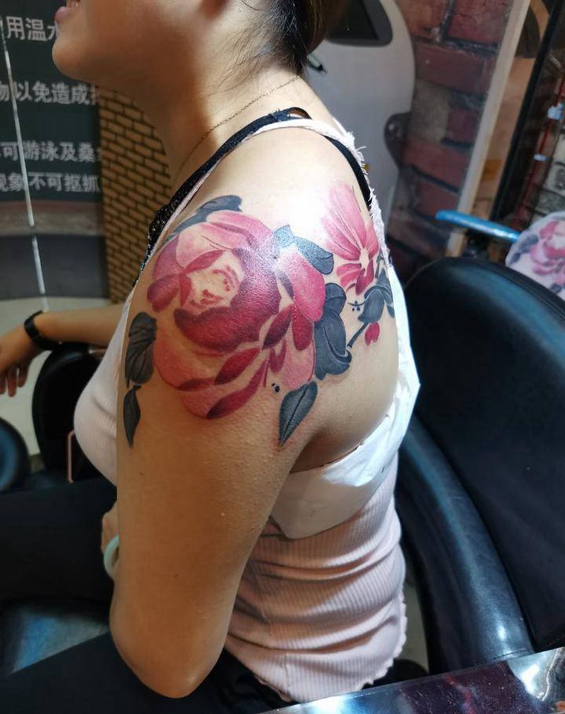 花开富贵纹身图片_肩部水墨纹身图案