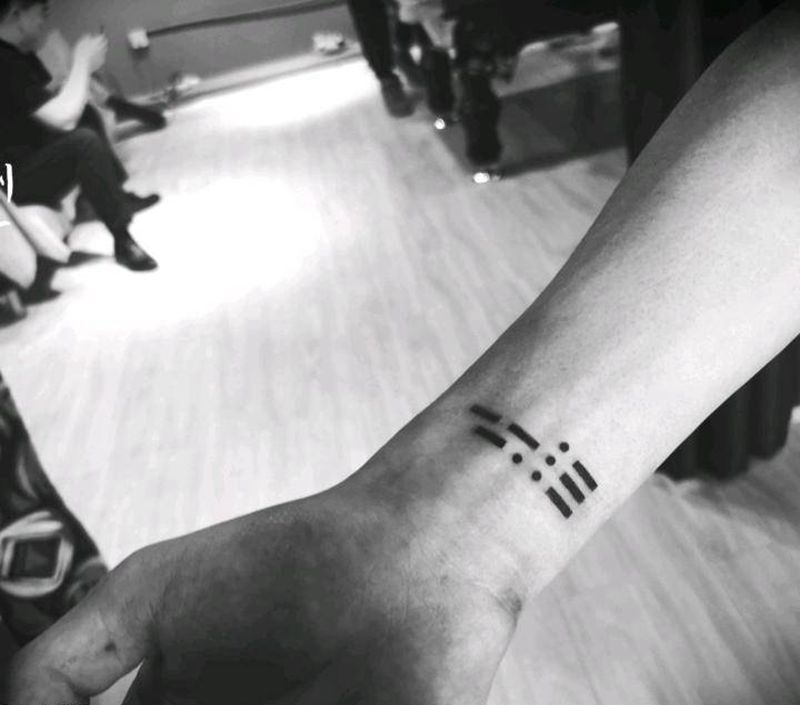 摩斯密码纹身图片_手臂几何纹身图案
