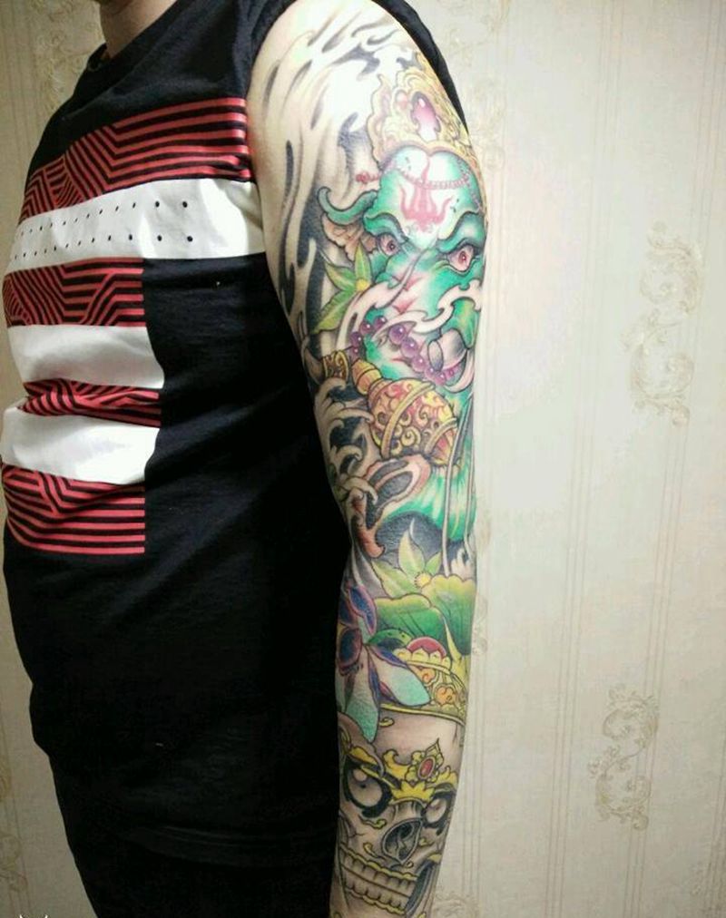 彩色花臂纹身图片