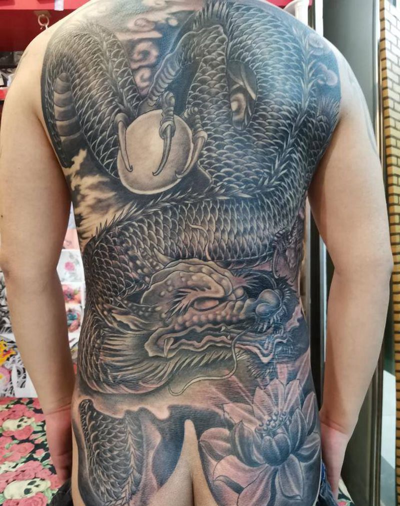 龙纹身图片_背部胸部老传统新传统纹身图案