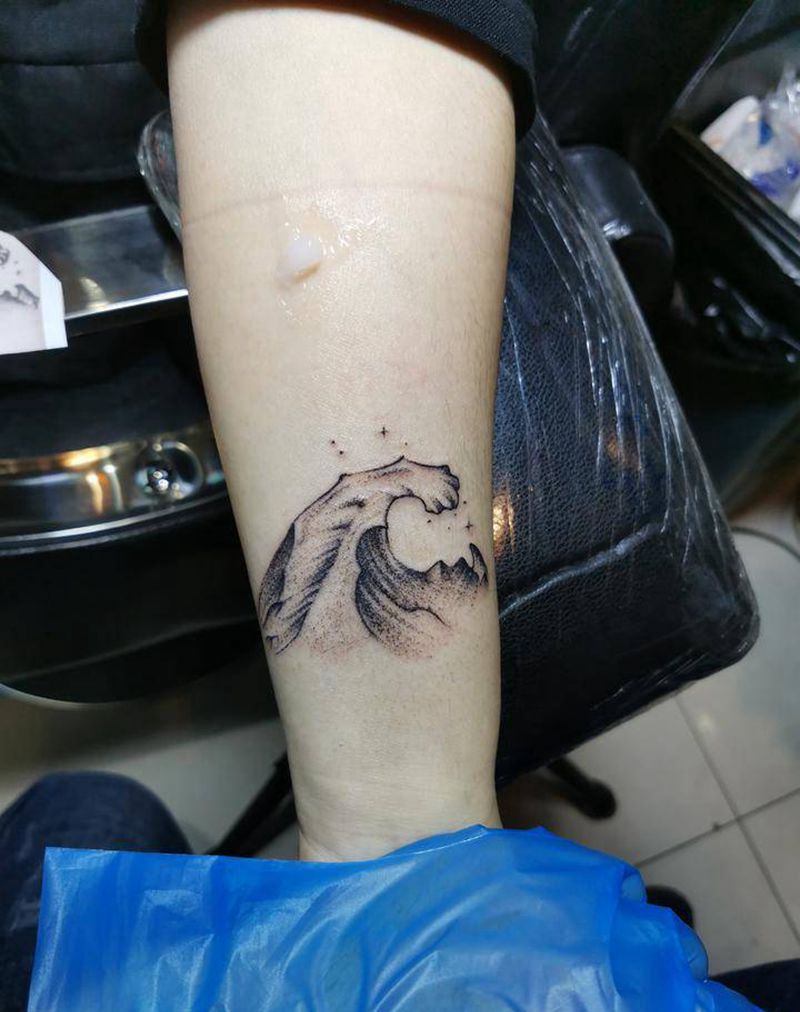 浪花纹身图片_脚部手部几何点刺纹身图案