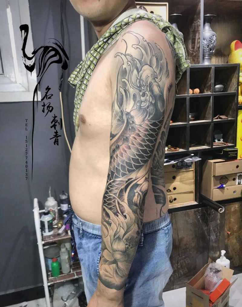 花臂鲤鱼纹身图片