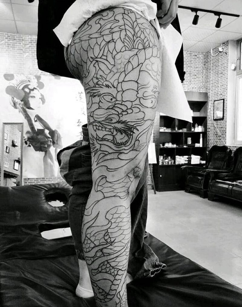 花腿龙线条纹身图片_腿部臀部新传统纹身图案