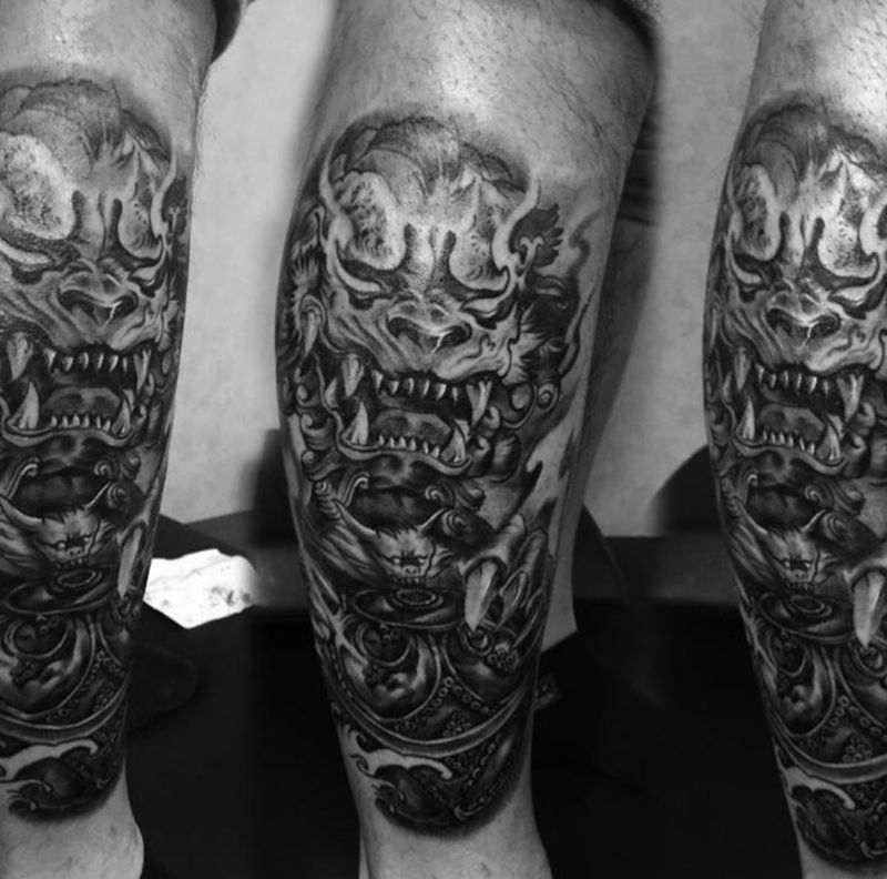 唐狮纹身图片_成品腿部欧美纹身图案