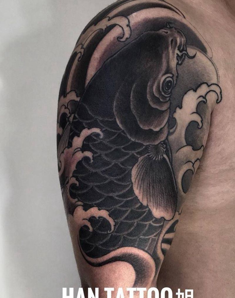 大臂鲤鱼纹身图片