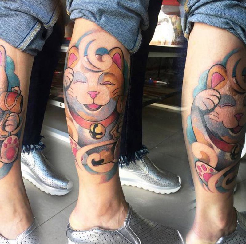 招财猫纹身图片_成品腿部传统动物纹身图案