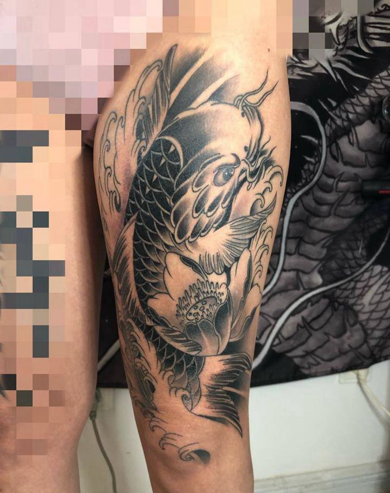 大腿鲤鱼纹身图片