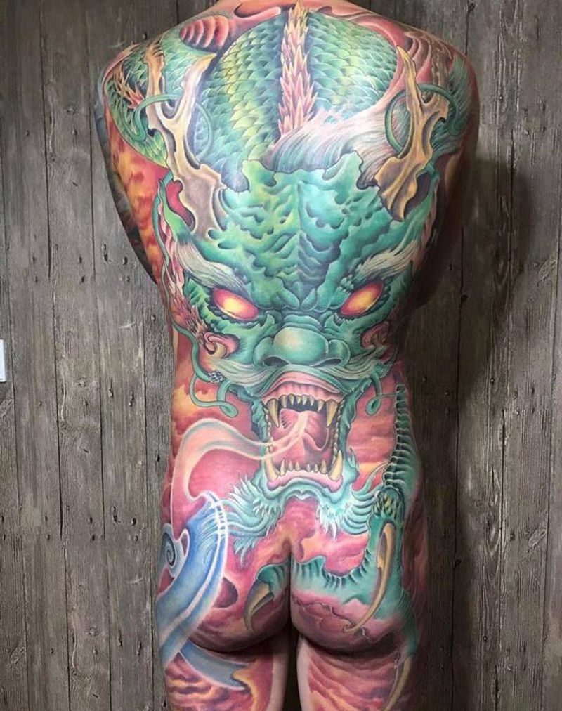 满背青龙纹身图片