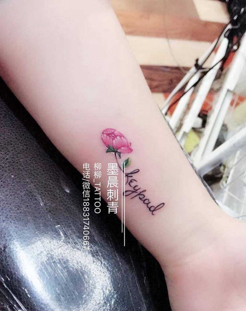 小花英文纹身图片