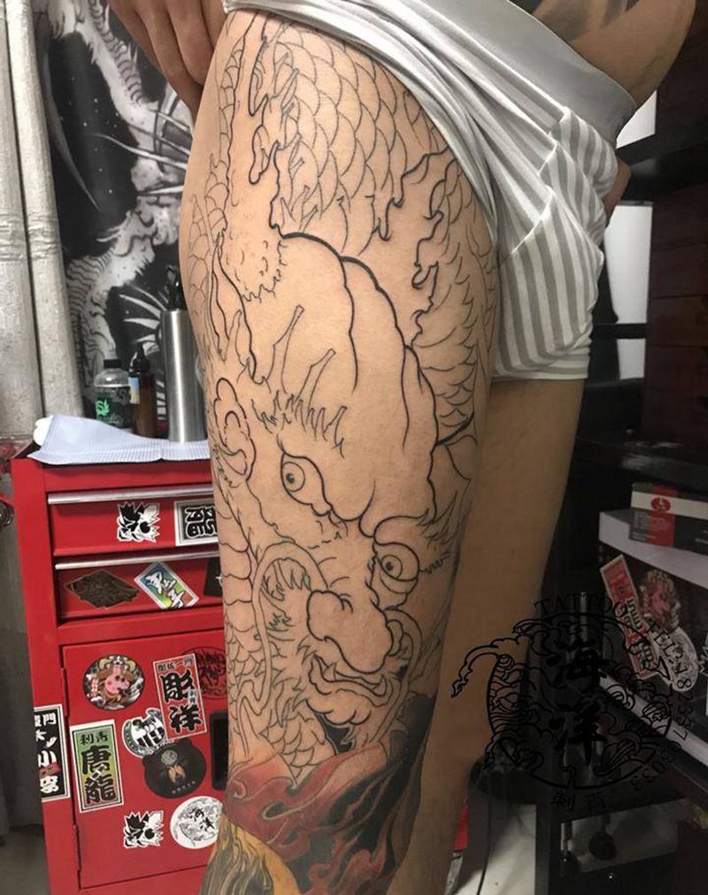 大腿龙纹身图片