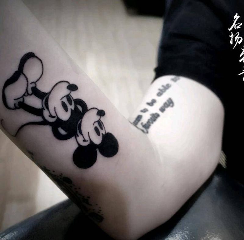 米奇纹身图片_手臂Old School纹身图案