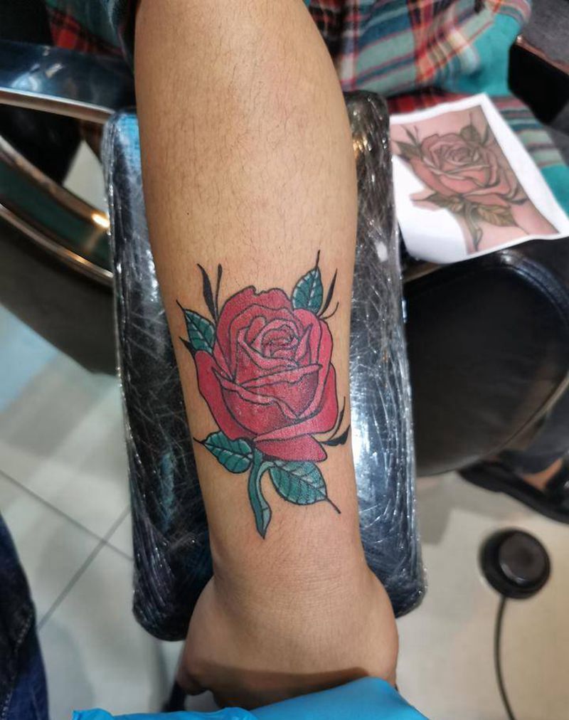 玫瑰遮盖疤痕纹身图片_手部手臂老传统纹身图案