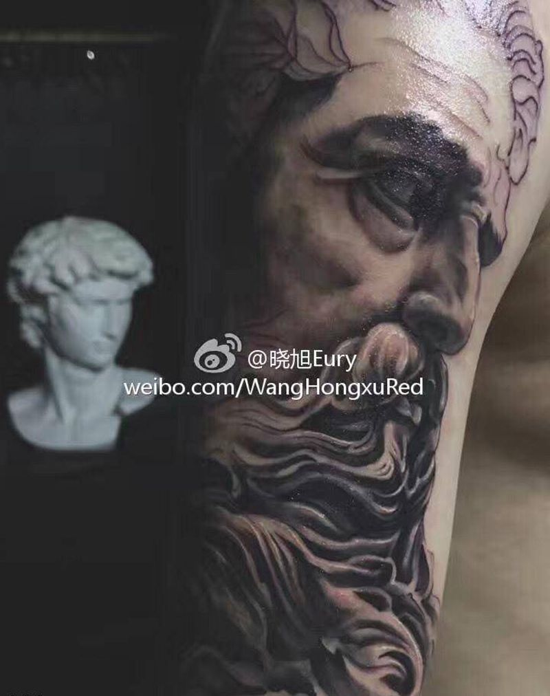 大臂波塞冬纹身图片