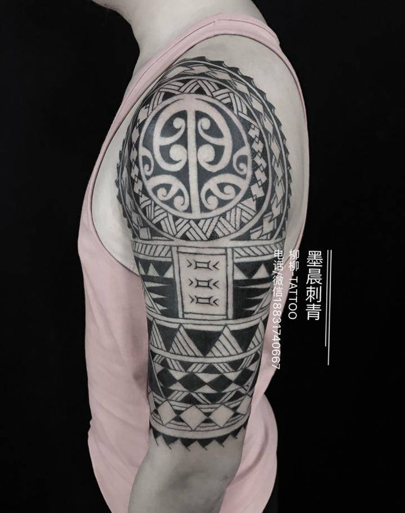 大臂图腾纹身图片