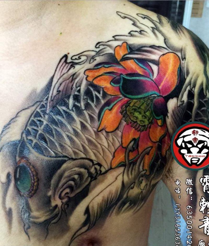 锦鲤半甲纹身图片_成品胸部传统纹身图案