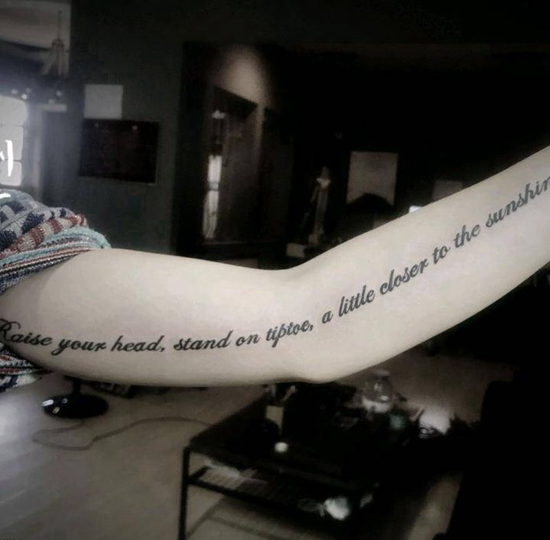 字母纹身图片_手臂几何花体字纹身图案