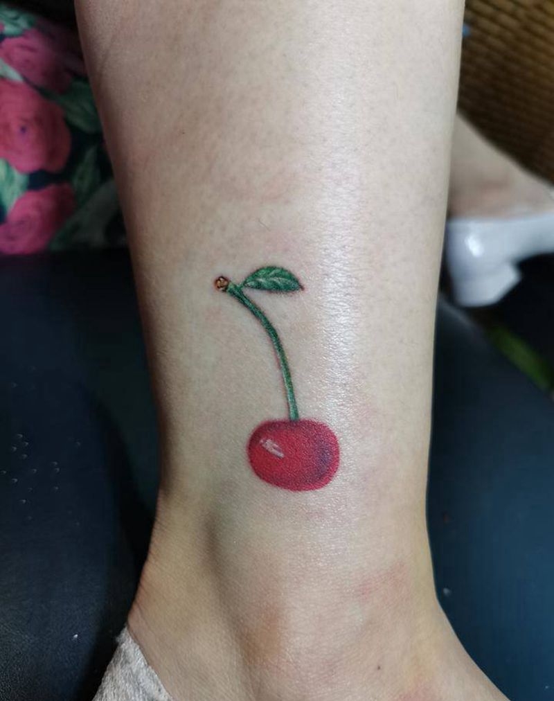 樱桃纹身图片_手部脚部欧美写实纹身图案