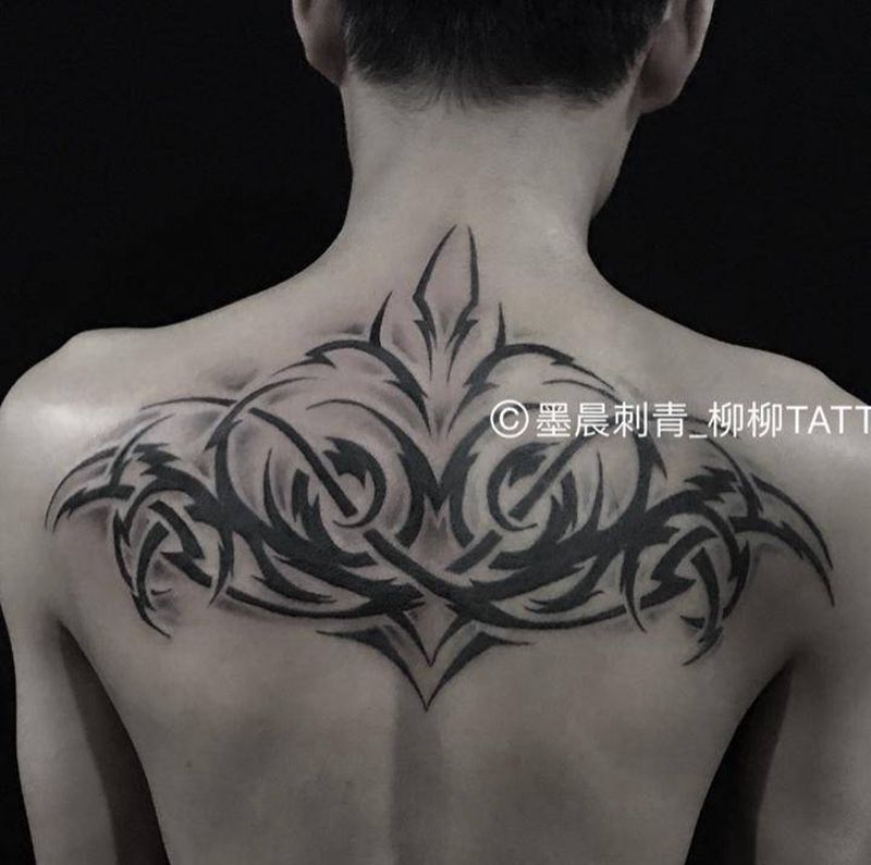 半背图腾纹身图片
