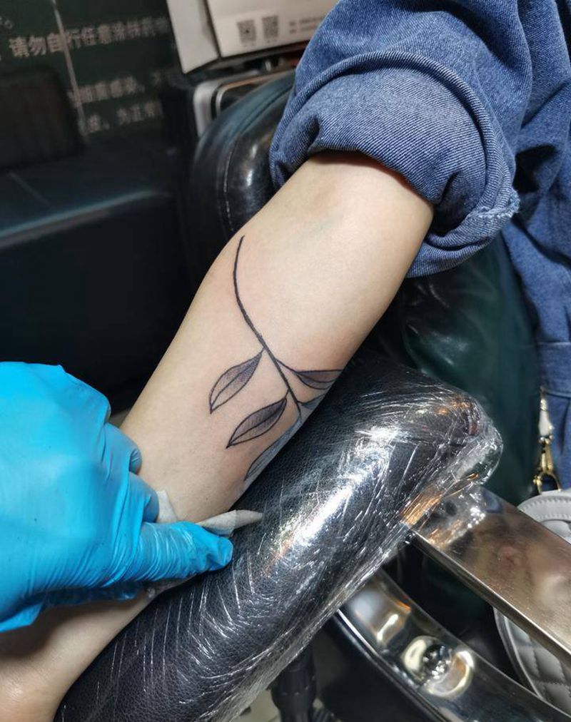 小树叶纹身图片_手部手臂点刺几何纹身图案