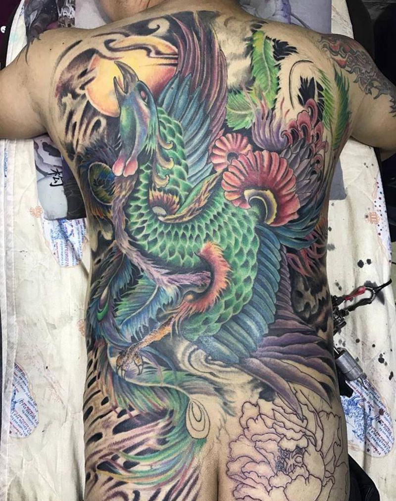 满背凤凰纹身图片