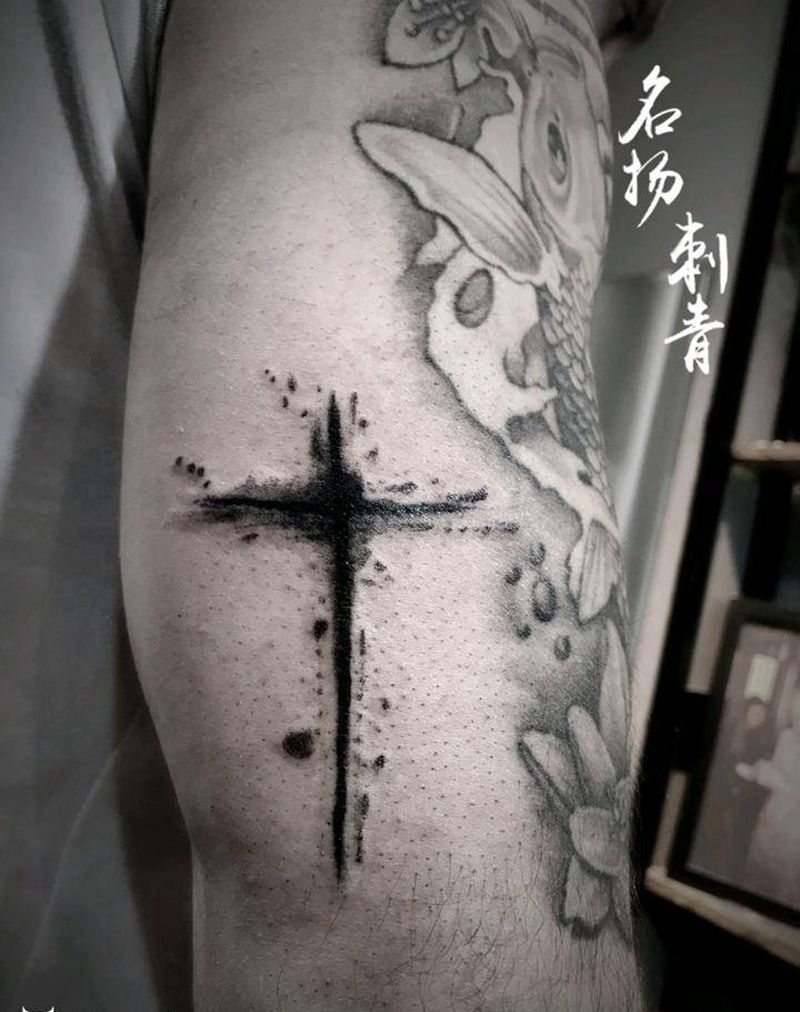 十字架纹身图片_手臂水墨纹身图案