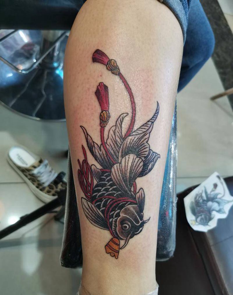 金鱼纹身图片_腿部手臂老传统纹身图案