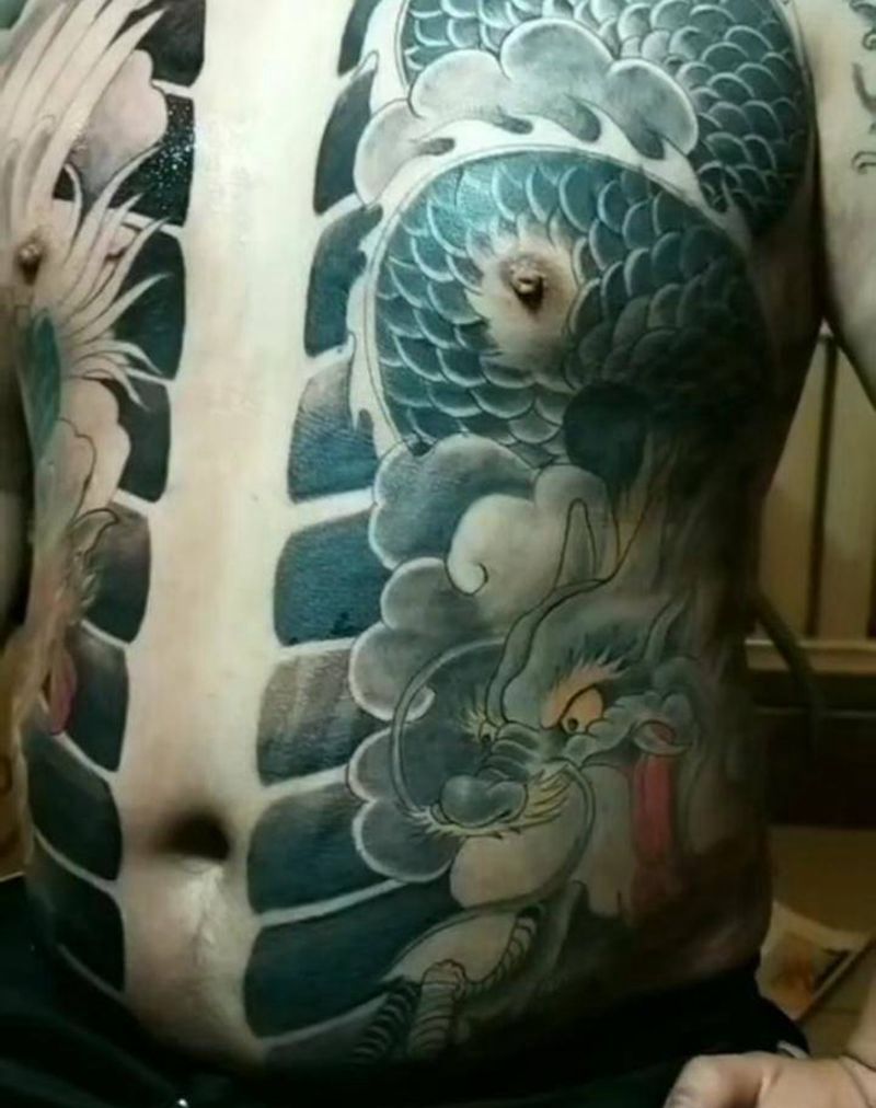 社会老传统龙凤纹身图片_背部胸部老传统龙凤纹身图案