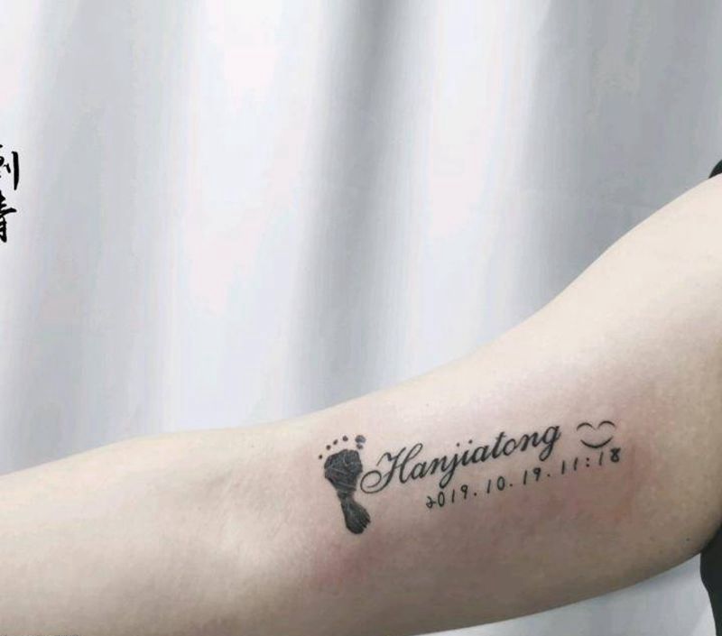 记录爱纹身图片_手臂花体字纹身图案