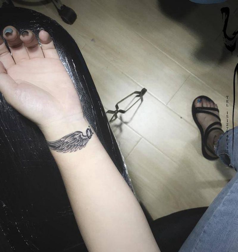 小翅膀纹身图片