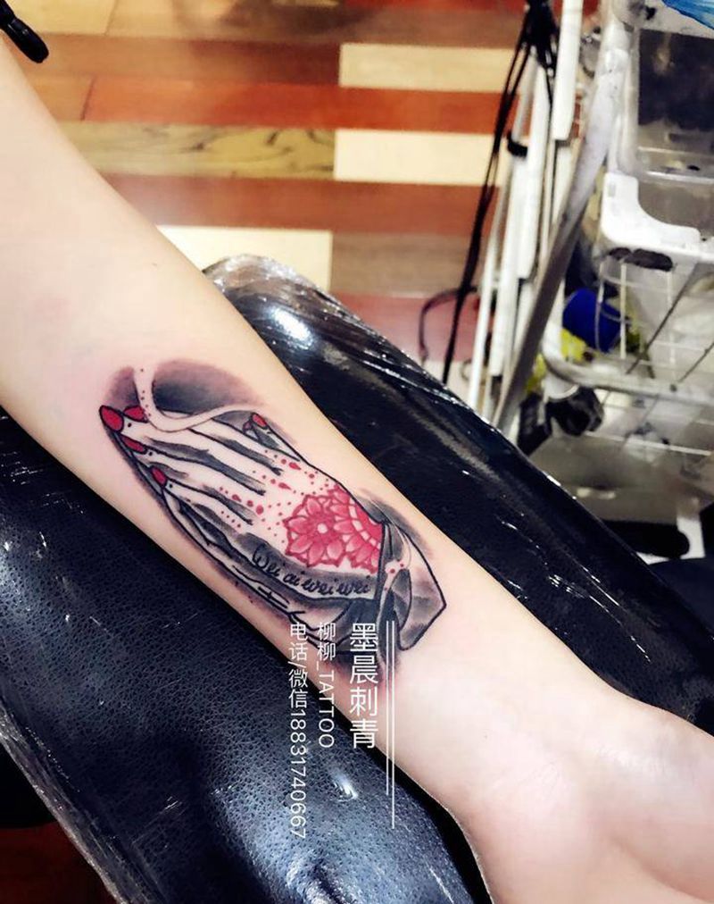 祈祷的手纹身图片