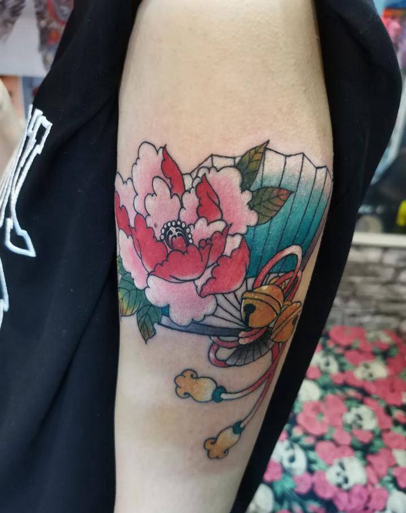 牡丹小扇子纹身图片_手臂肩部New School水彩纹身图案