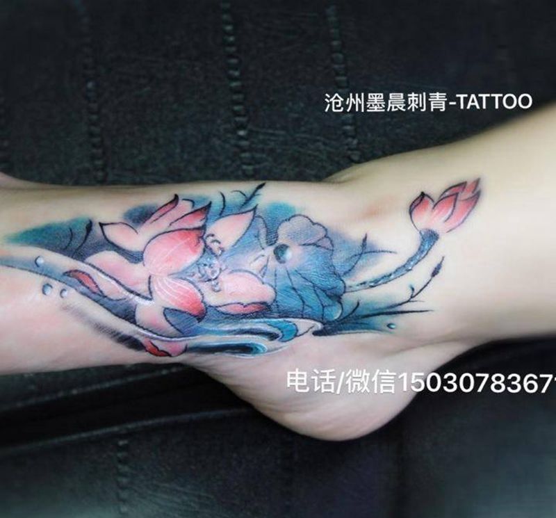 脚面莲花纹身图片
