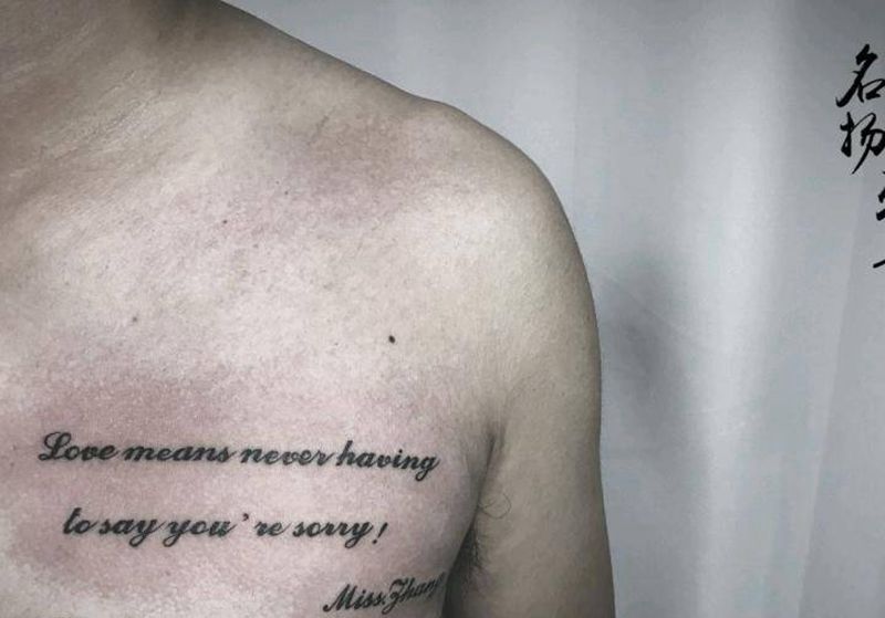 字母纹身图片_胸部花体字New School纹身图案