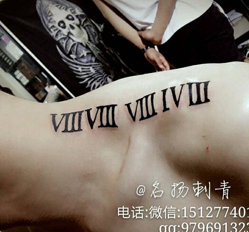 肩膀字母纹身图片