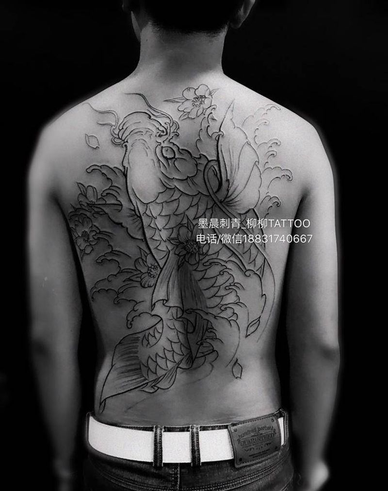 满背鱼割线纹身图片