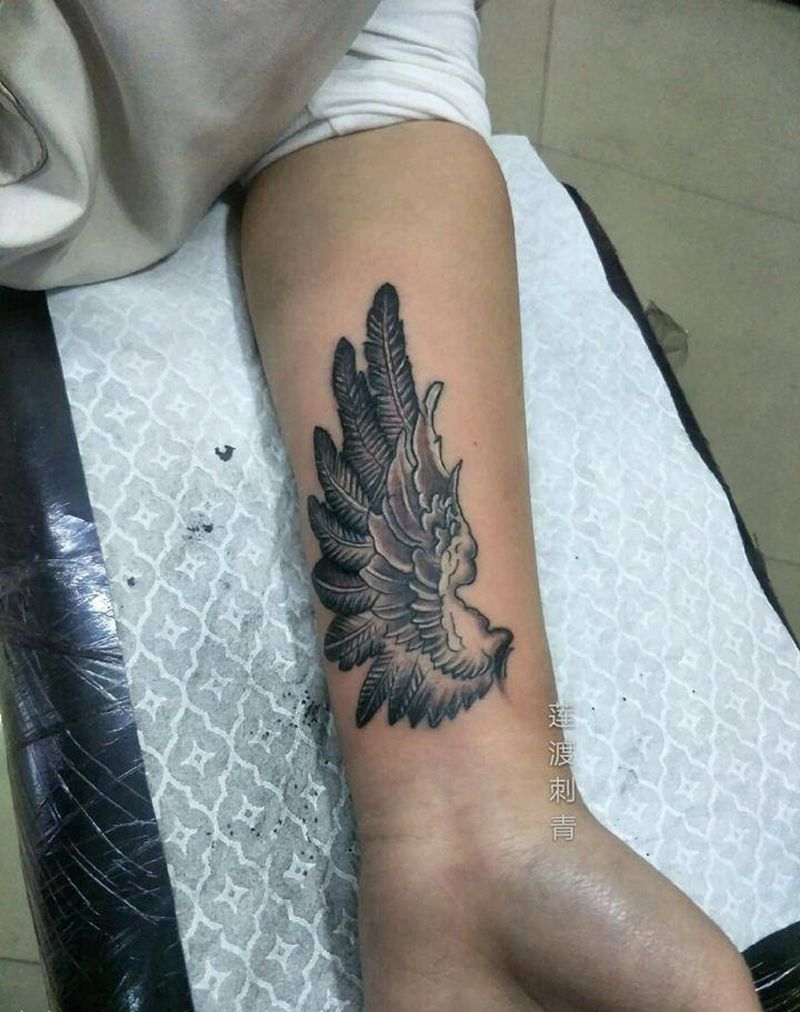 小臂翅膀完成纹身图片