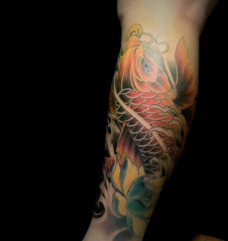 小腿鲤鱼纹身图片