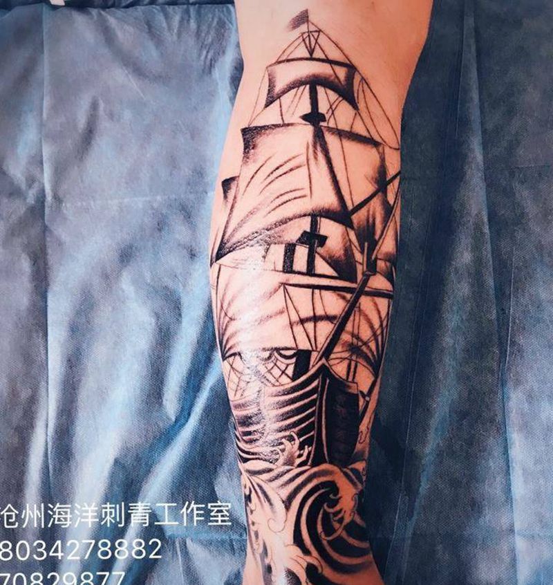 小腿帆船纹身图片