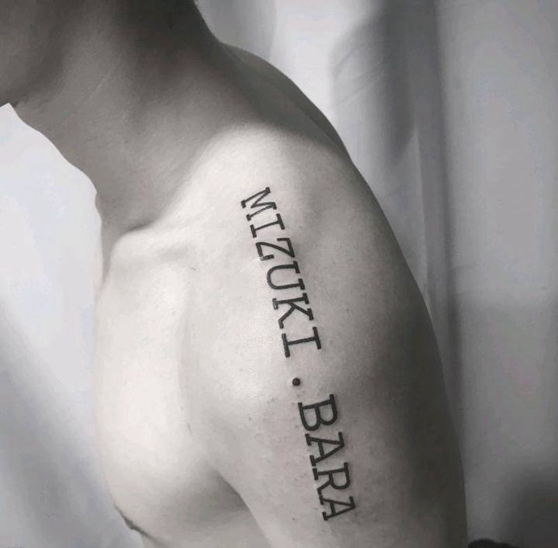 字母纹身图片_肩部花体字纹身图案