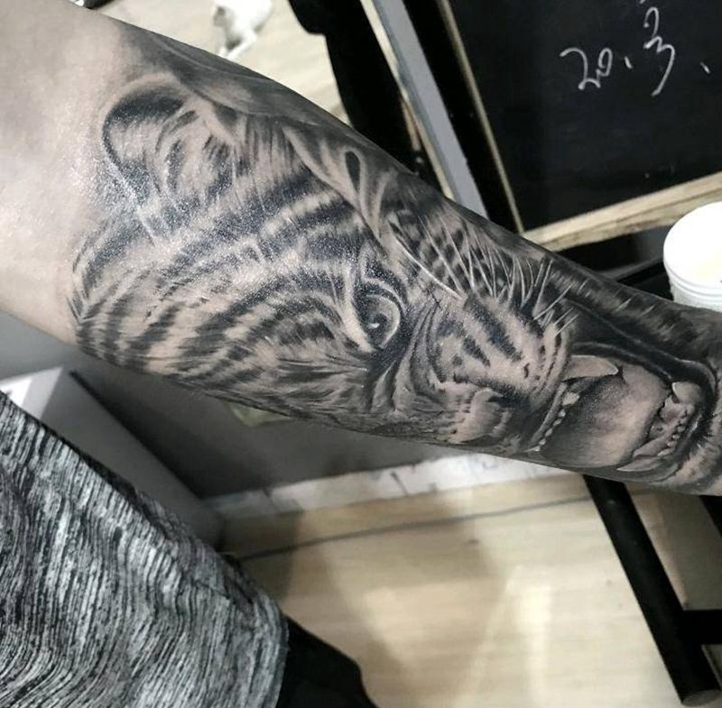 写实 老虎纹身图片_手臂欧美写实纹身图案