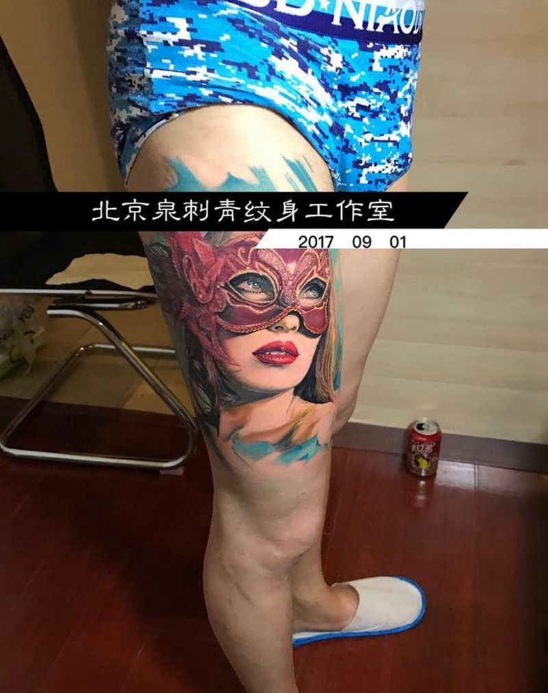 面具美女纹身图片_成品腿部欧美肖像人物纹身图案