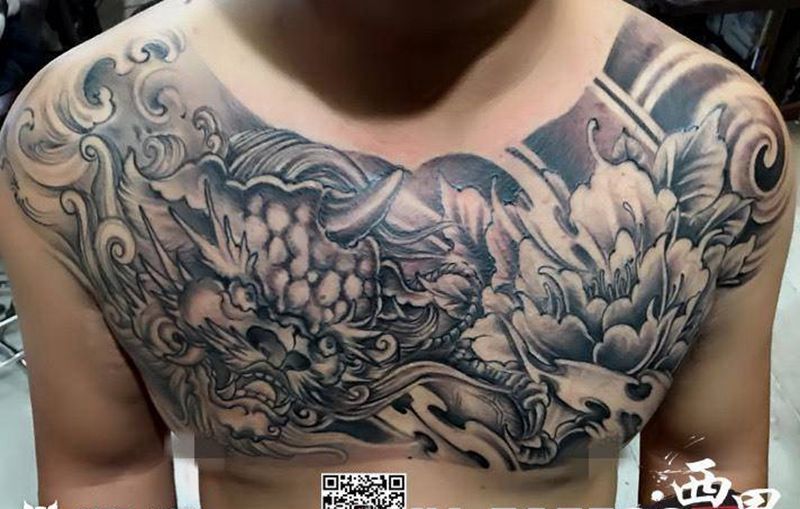 传统花胸纹身图片