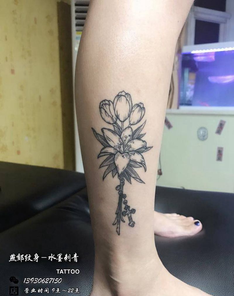 点刺百合纹身图片_成品腿部清新纹身图案