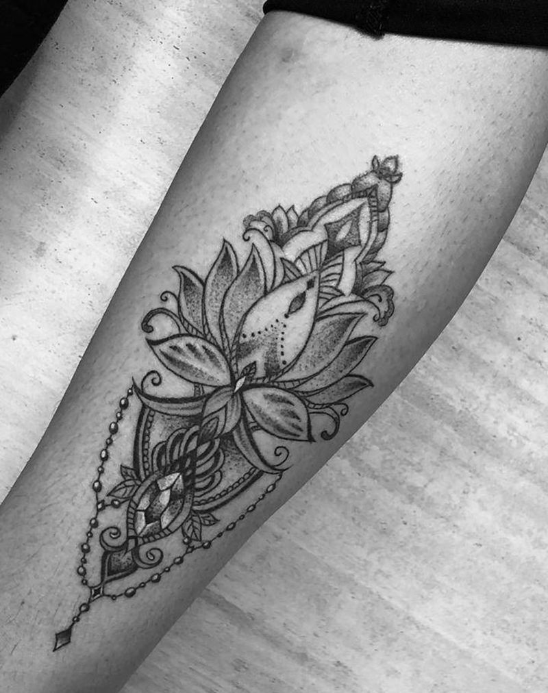 点刺小图纹身图片_腿部点刺纹身图案