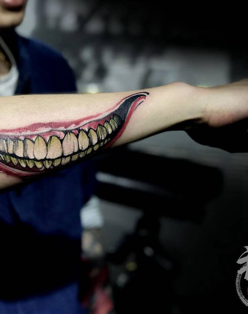 大嘴纹身图片_手臂纹身图案