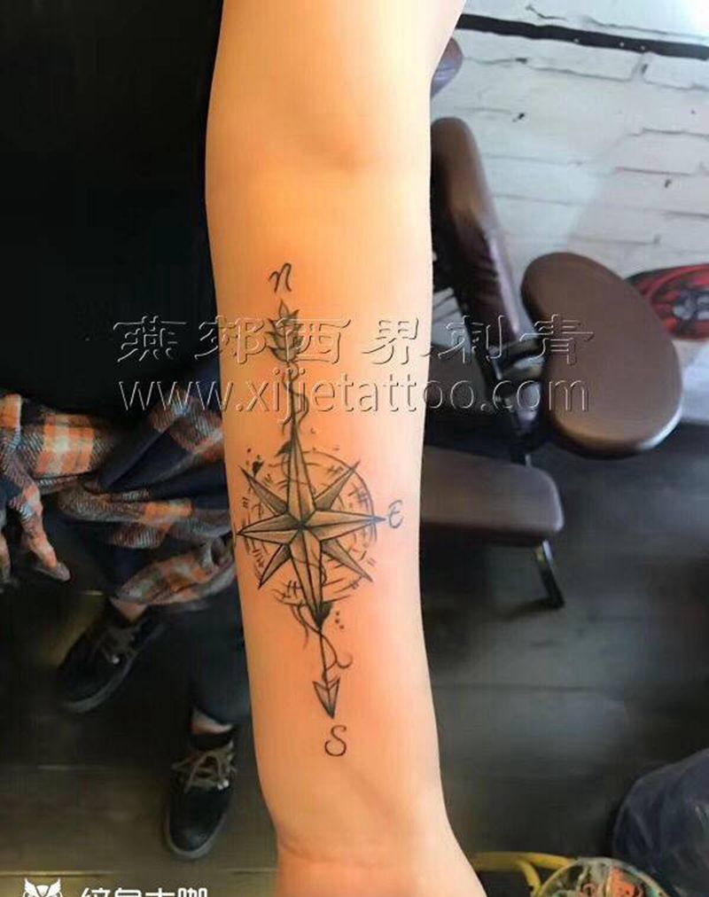 小清新 字母纹身图片_胸部手臂新传统纹身图案