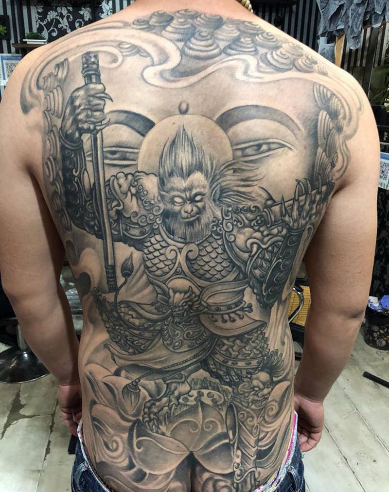 满背大圣纹身图片_背部老传统纹身图案