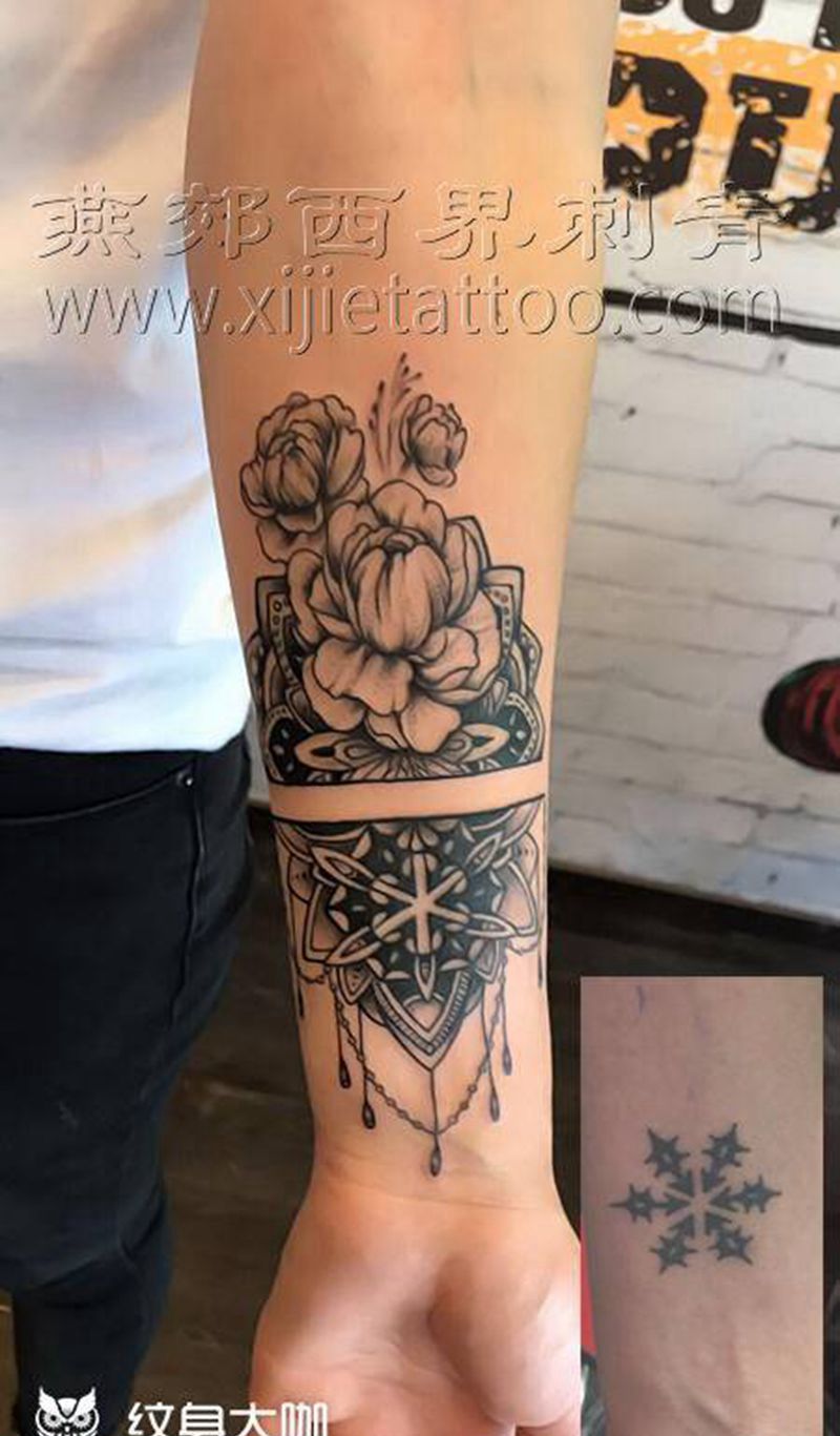 遮盖纹身图片_手臂点刺图腾纹身图案
