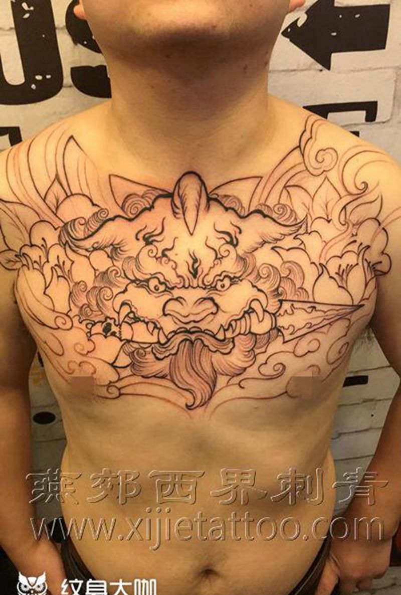 传统花胸纹身图片_胸部新传统纹身图案