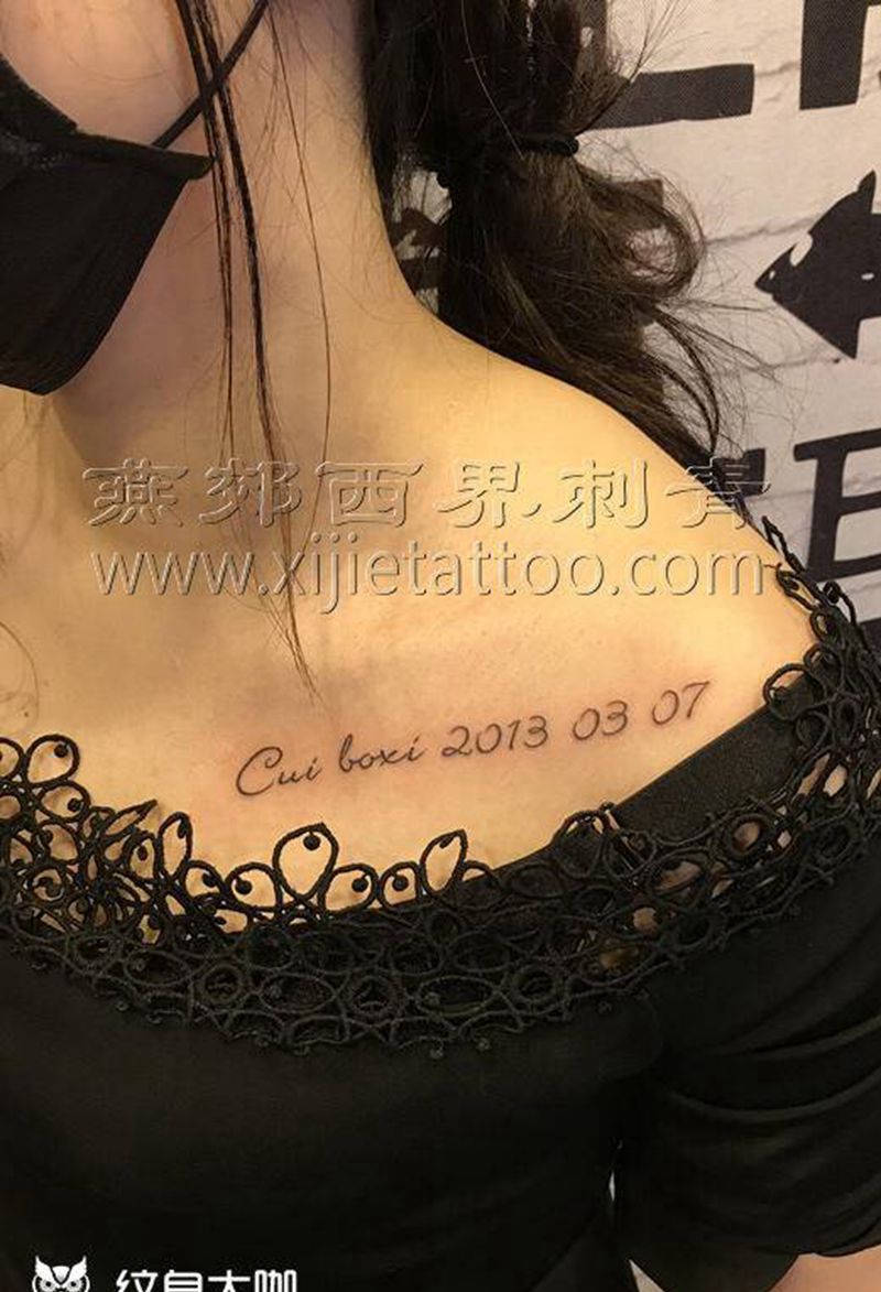 字母纹身图片_胸部花体字纹身图案
